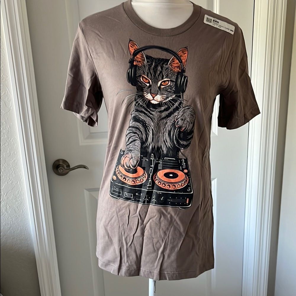 Jumble Tabby Tracks DJ Cat Graphic T-Shirt - NWT SZ S FINAL
PRICE